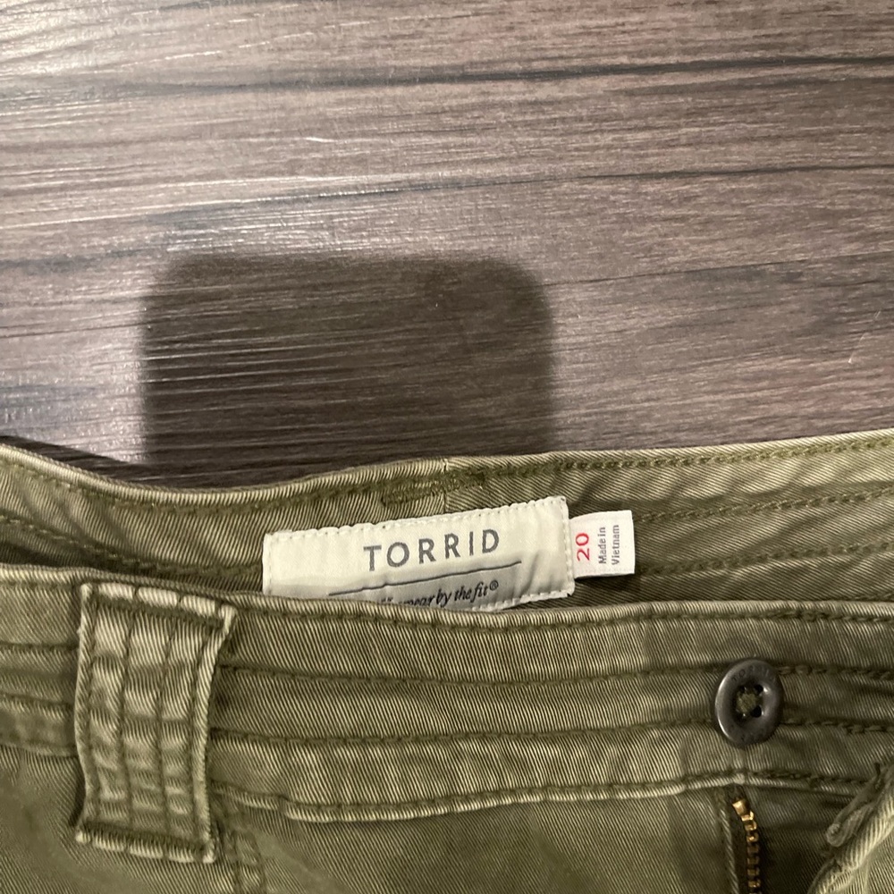 Torrid short